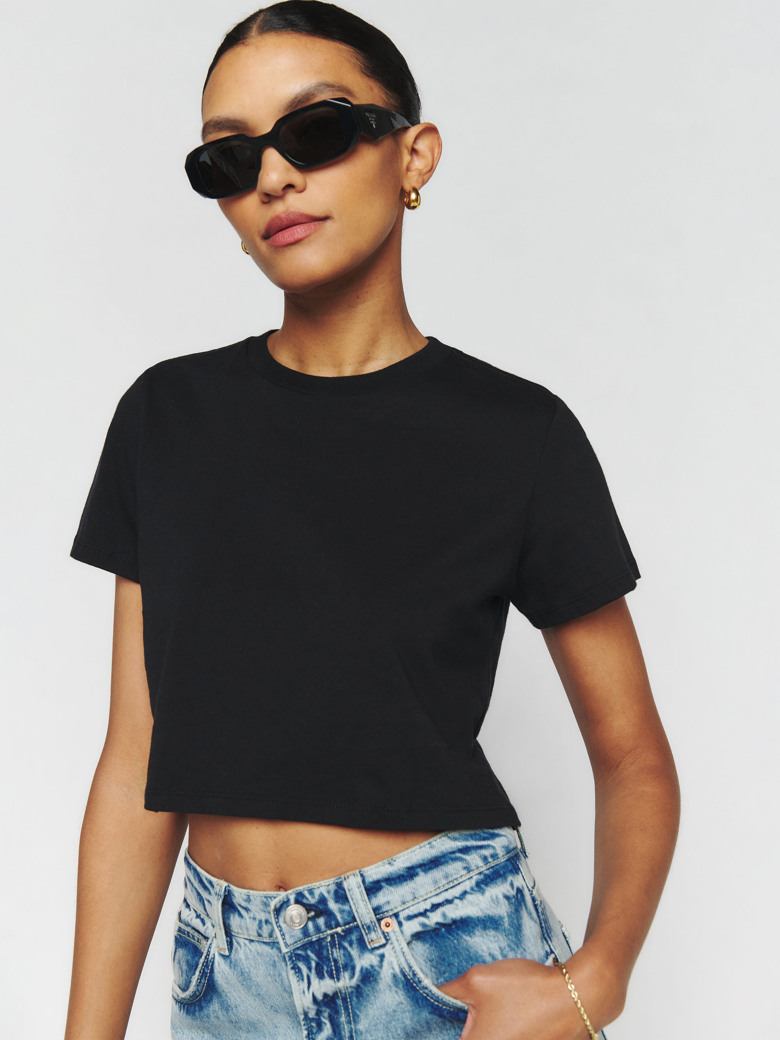 Shop Reformation Cropped Classic Crew Tee In Black