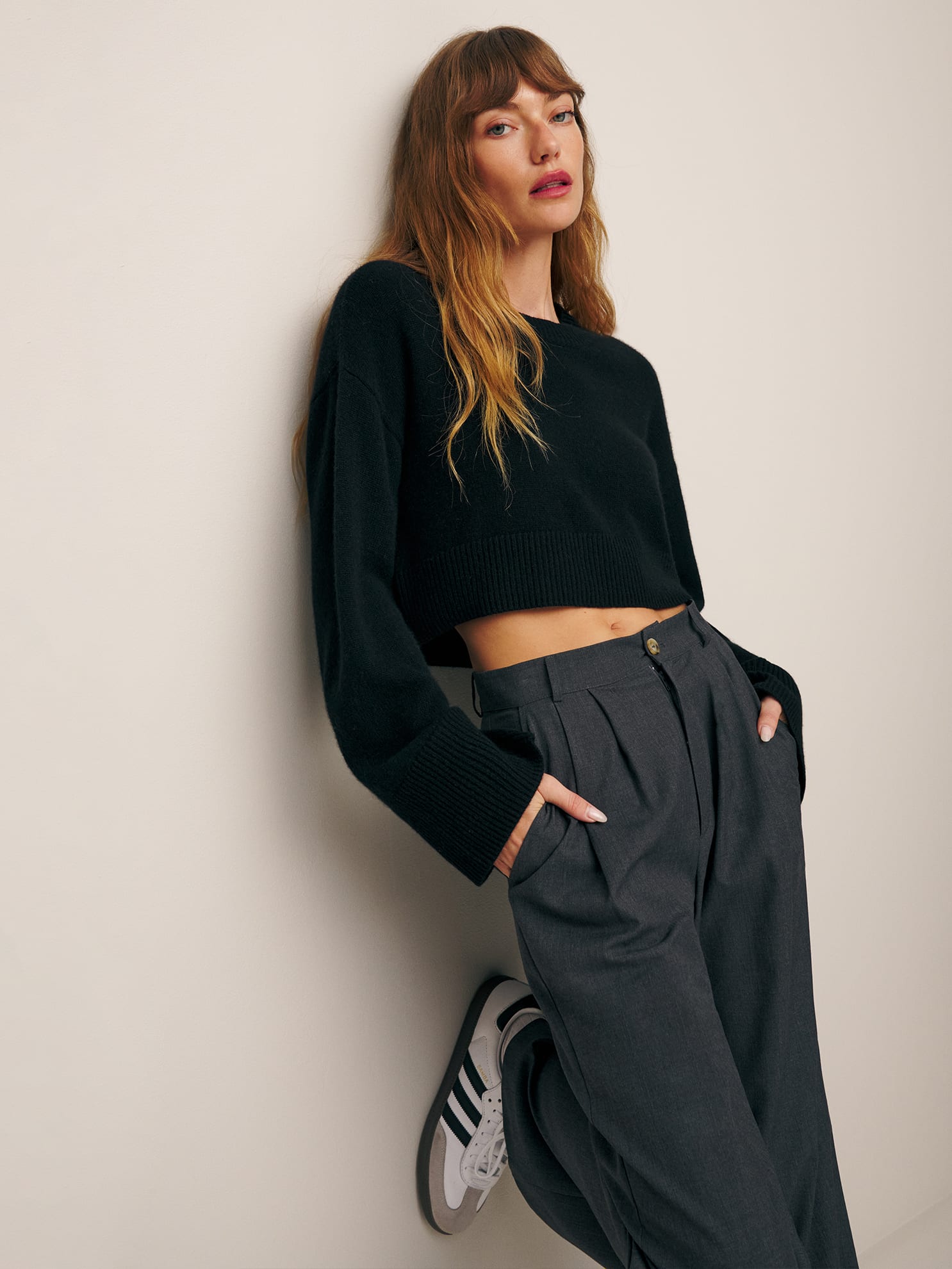 Reformation Paloma Cropped Cashmere Crew In Black