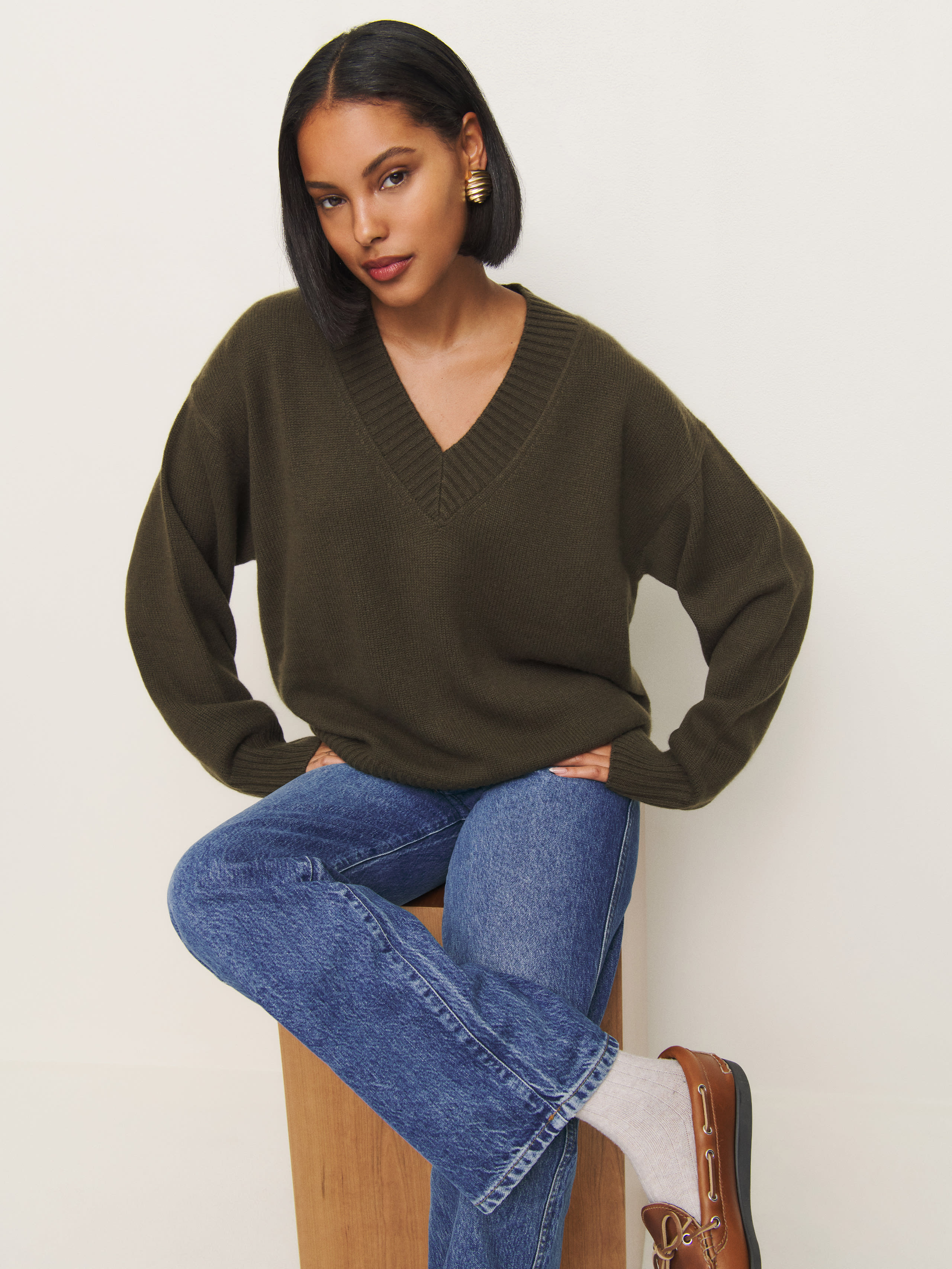 Reformation Jadey Cashmere Oversized V-neck Sweater In Pine Tree