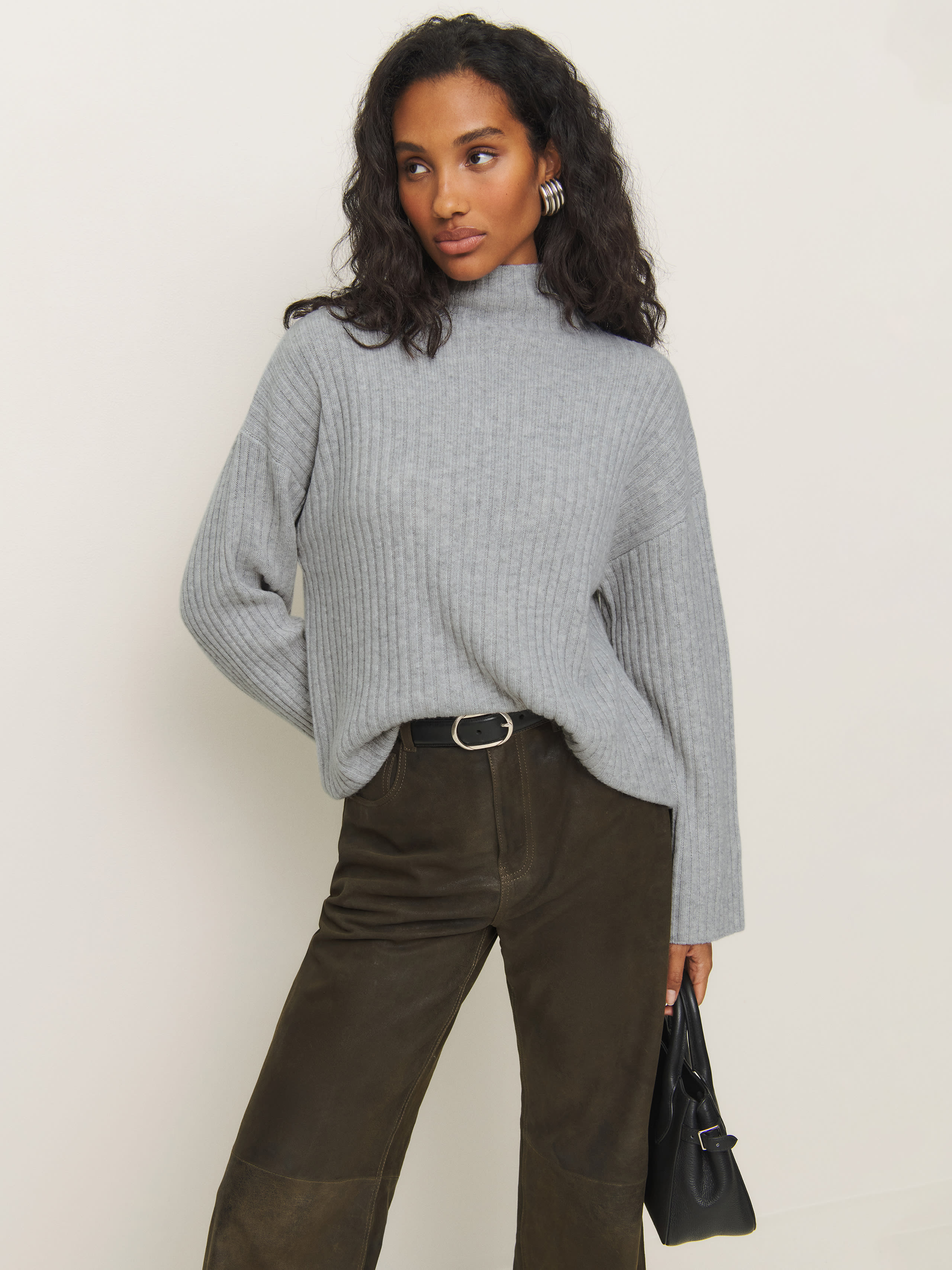 Reformation Lawson Oversized Cashmere Turtleneck In Foggy