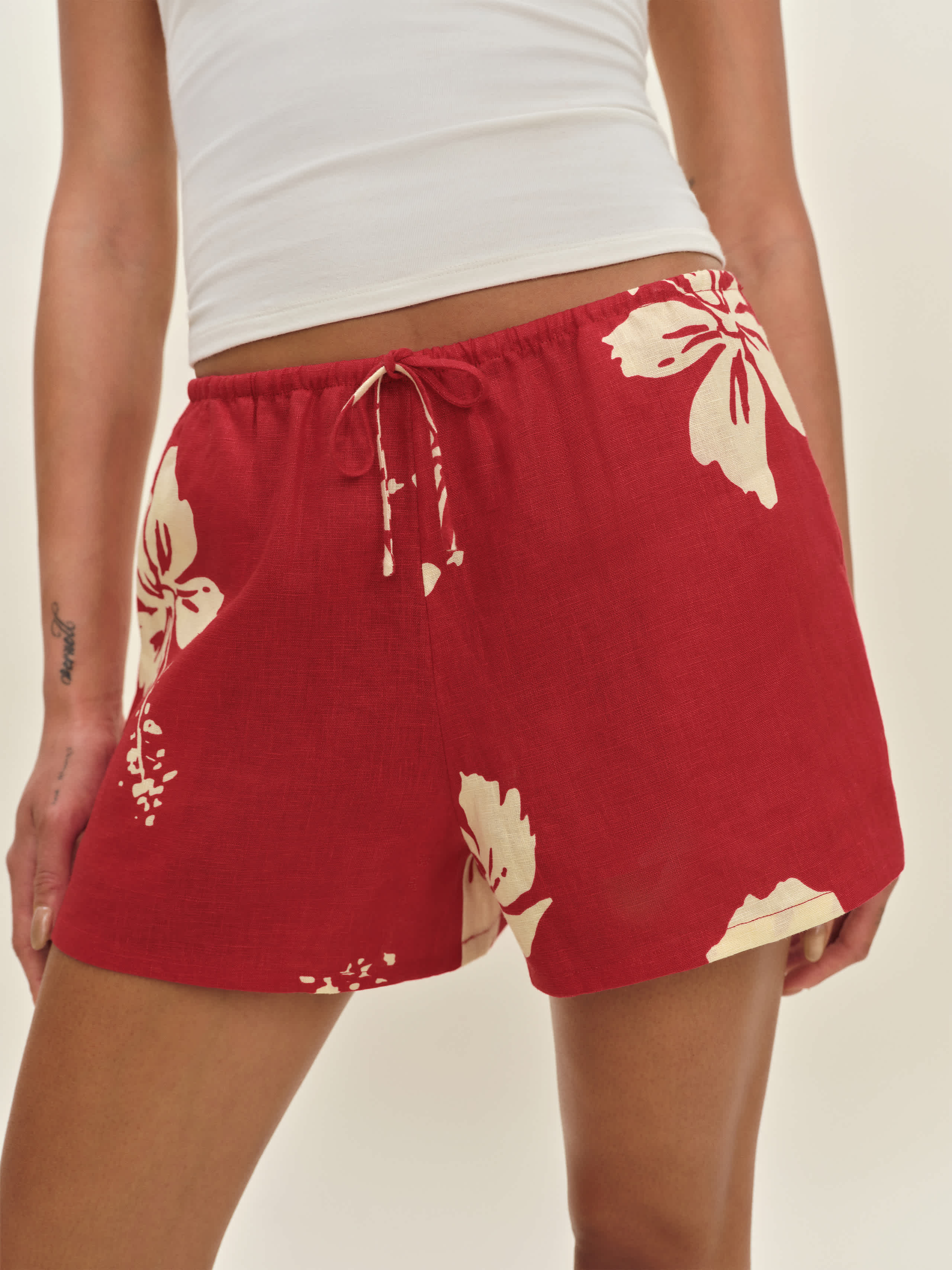 Reformation Zoey Linen Short In Red