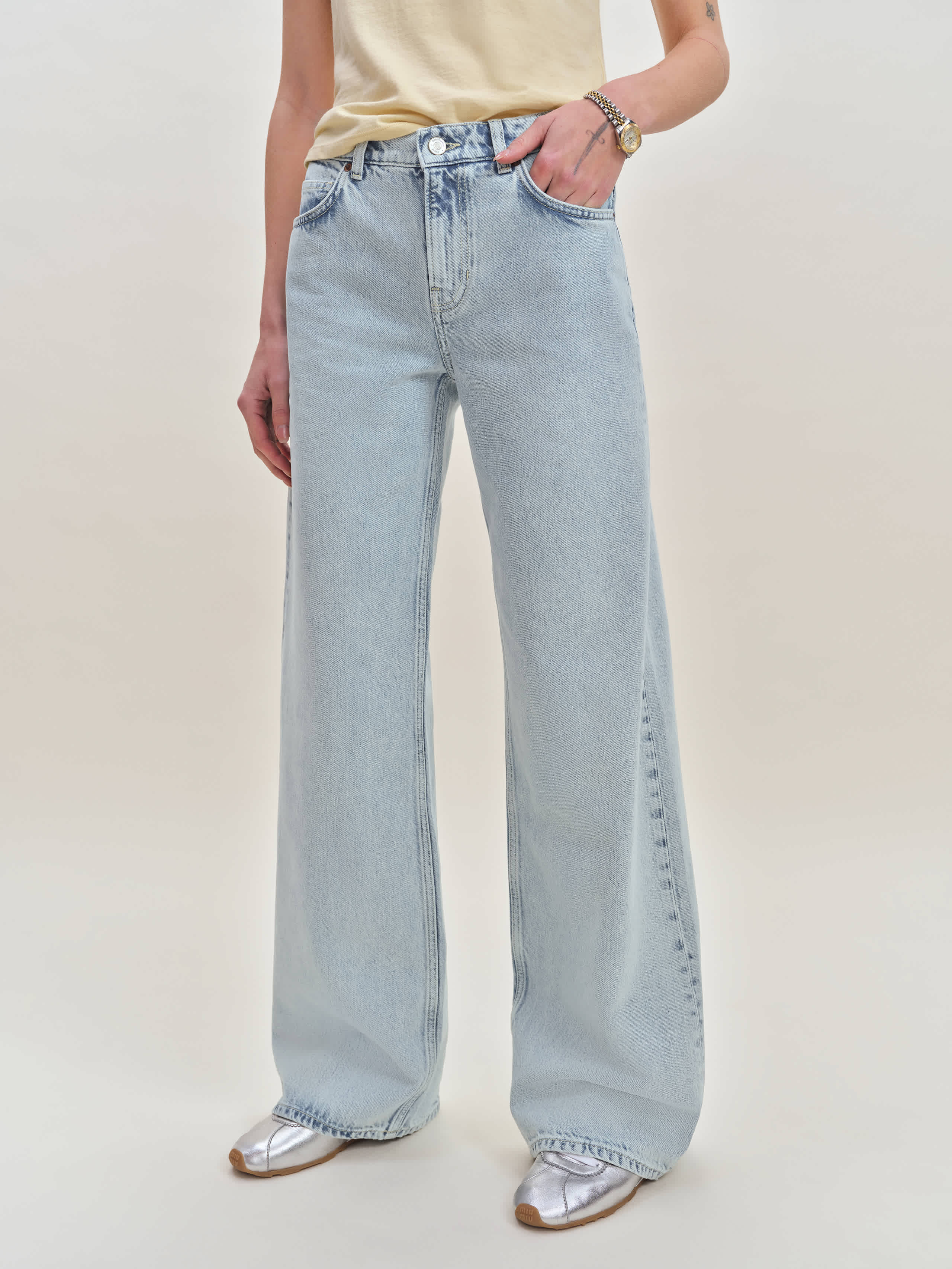 Shop Reformation Cary Low Rise Slouchy Wide Leg Jeans In Bleu