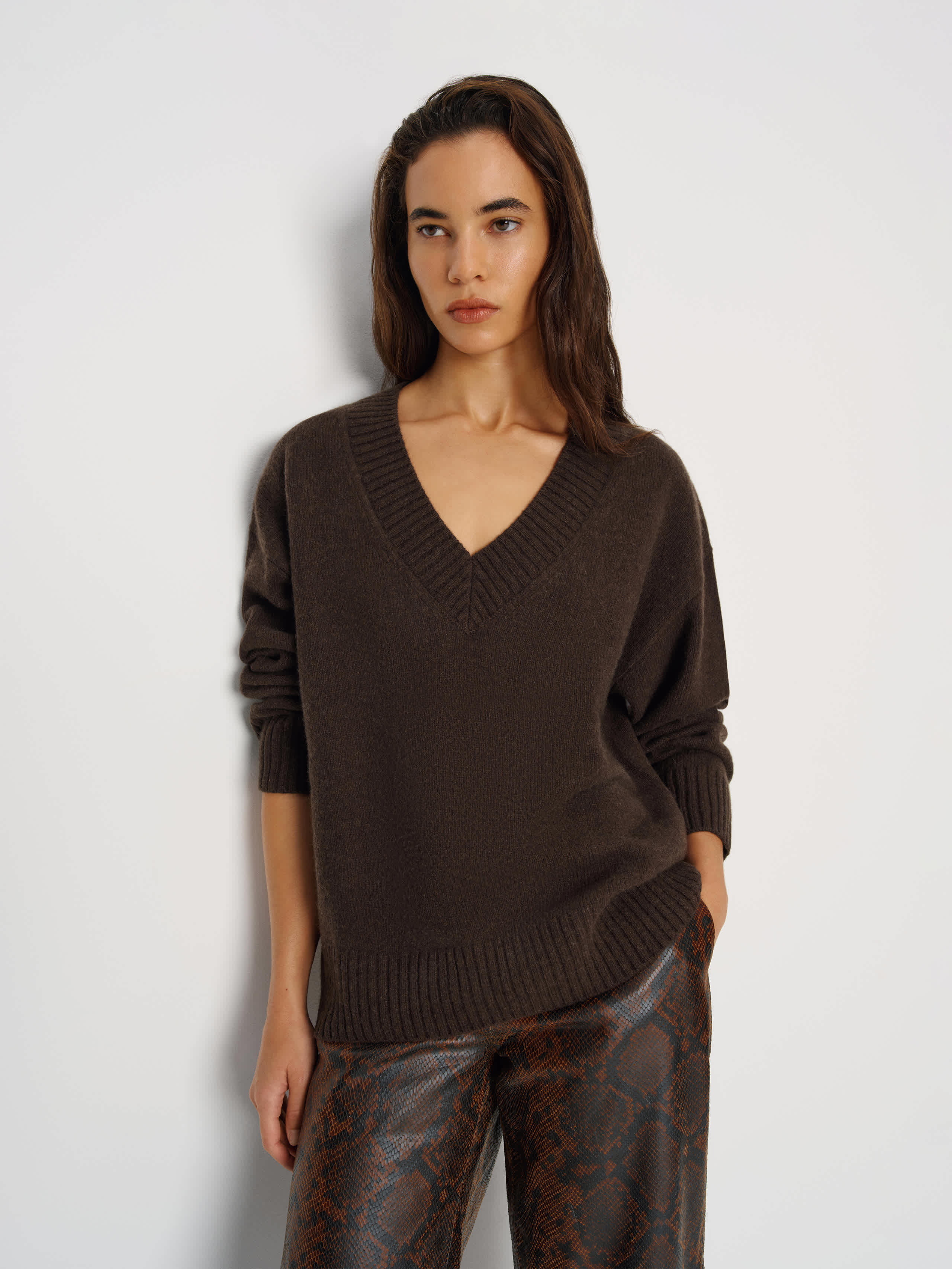 Reformation Jadey Cashmere Oversized V-neck Sweater In Brown