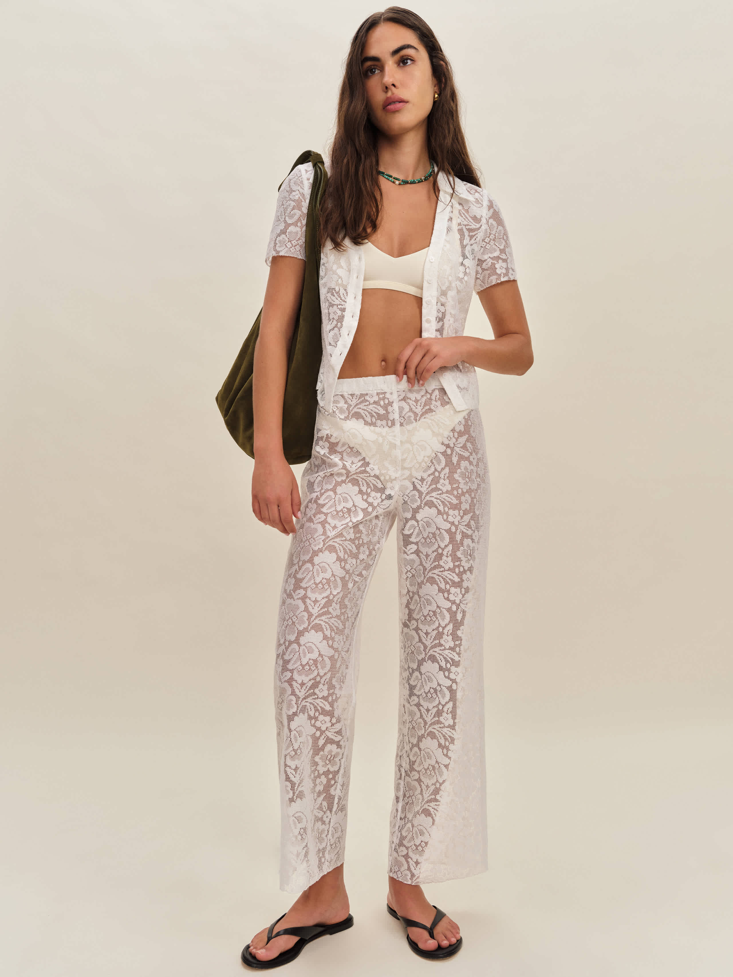 Reformation Pantalon Court Olina In White