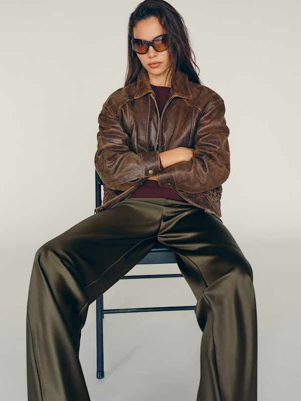 Pantalon à taille mi-haute en satin coupé dans le biais Gale - Pin