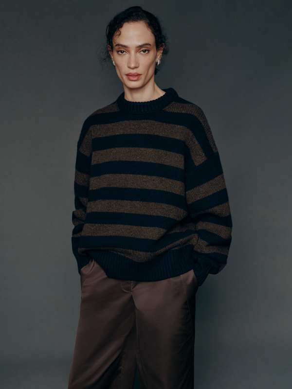 Pull oversize en laine régénérative Gwen - Rayures expresso bleu marine