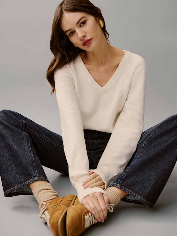 Saylor Cashmere Blend V-neck - Gossamer