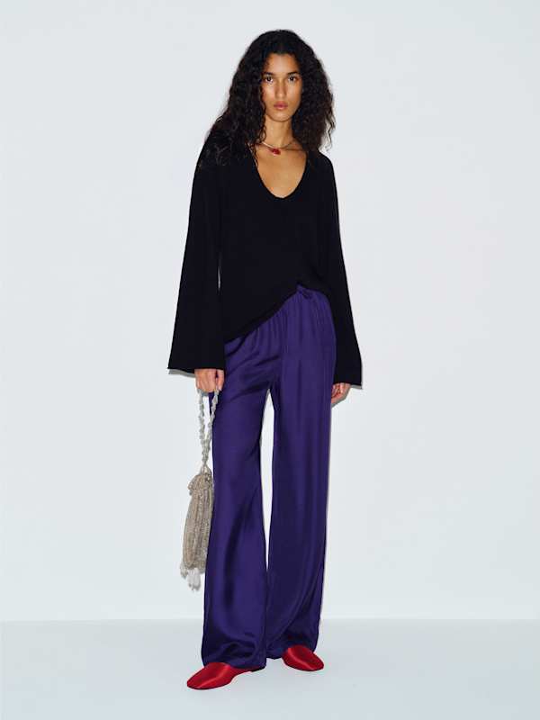 Eliza Scoop Neck Cashmere Sweater - Black