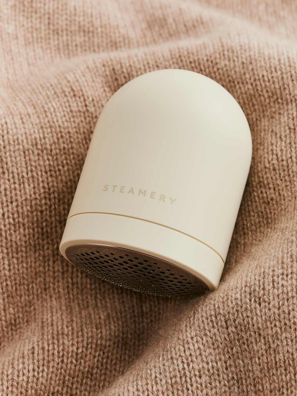 Steamery Pilo 2 Fabric Shaver by Reformation