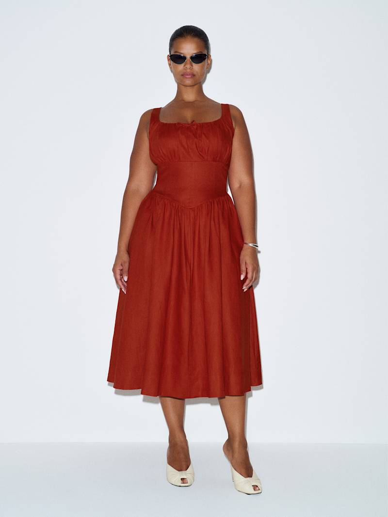 reformation balia dress Replying to @medina linen from @reformation !! I actually sized down one size to a size 6 :) #reformation #size8 #reformationdress #birthdaydress This sleeveless Balia dress by Reformation features a scoop neck and a rear zip fastening. Reformation Balia Linen Dress by