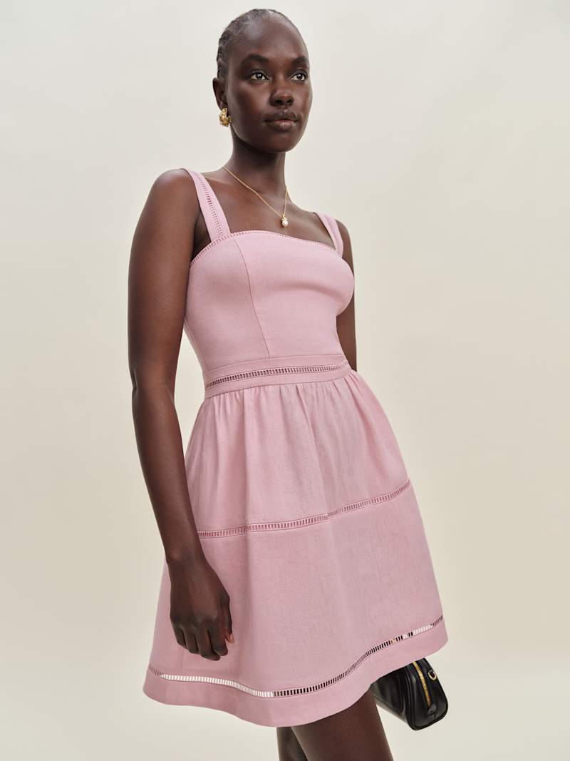 linen dress reformation Hamley Casual dresses Be sweetly spotted in a linen dress designed with a romantically squared neckline and rendered in beloved black and white. Reformation Women's Adler Linen Dress