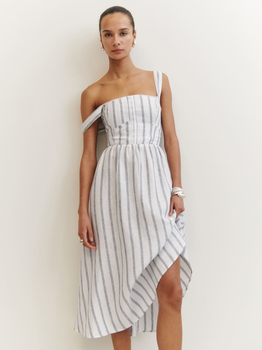 Reformation striped Tagliatelle Linen Dress has Back smocking, adjustable straps, curve neckline, a Back zipper, corset style bodice, and lace trim details.