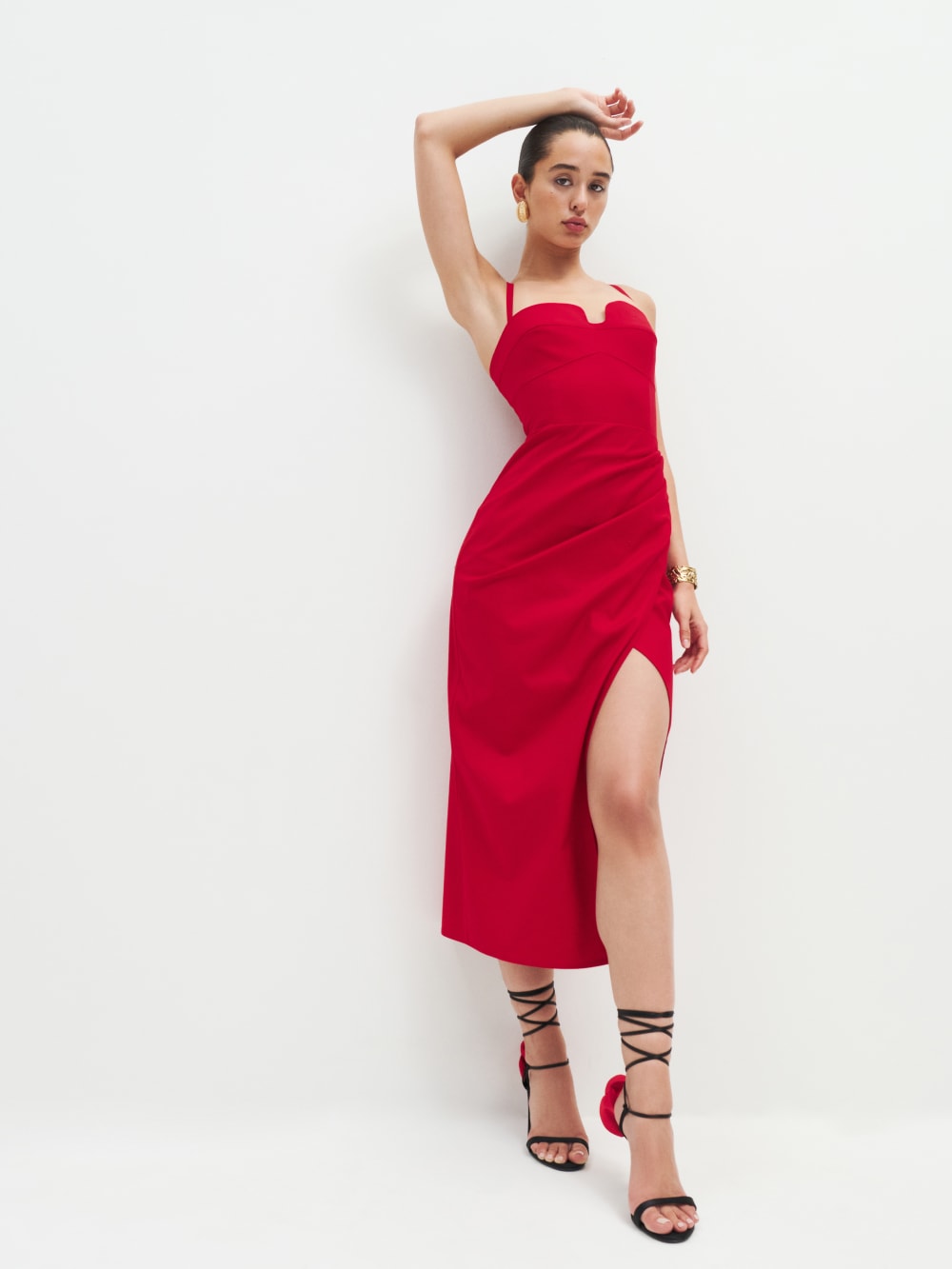 Reformation Alfred red dress in stretch poplin. This midi dress has back smocking, adjustable straps, a sweetheart neckline, and a sexy side slit. It fastens with a back zipper.