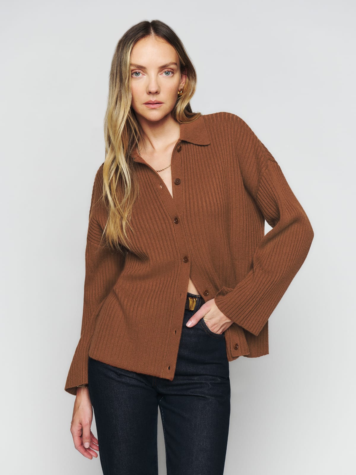 The Fantino from Reformation is a long sleeve, collared cardigan made out of soft, cashmere fabric. It features a deep v neckline and functional, center front buttons so you can wear it open or closed depending on your mood. This one comes in a chestnut colour. 