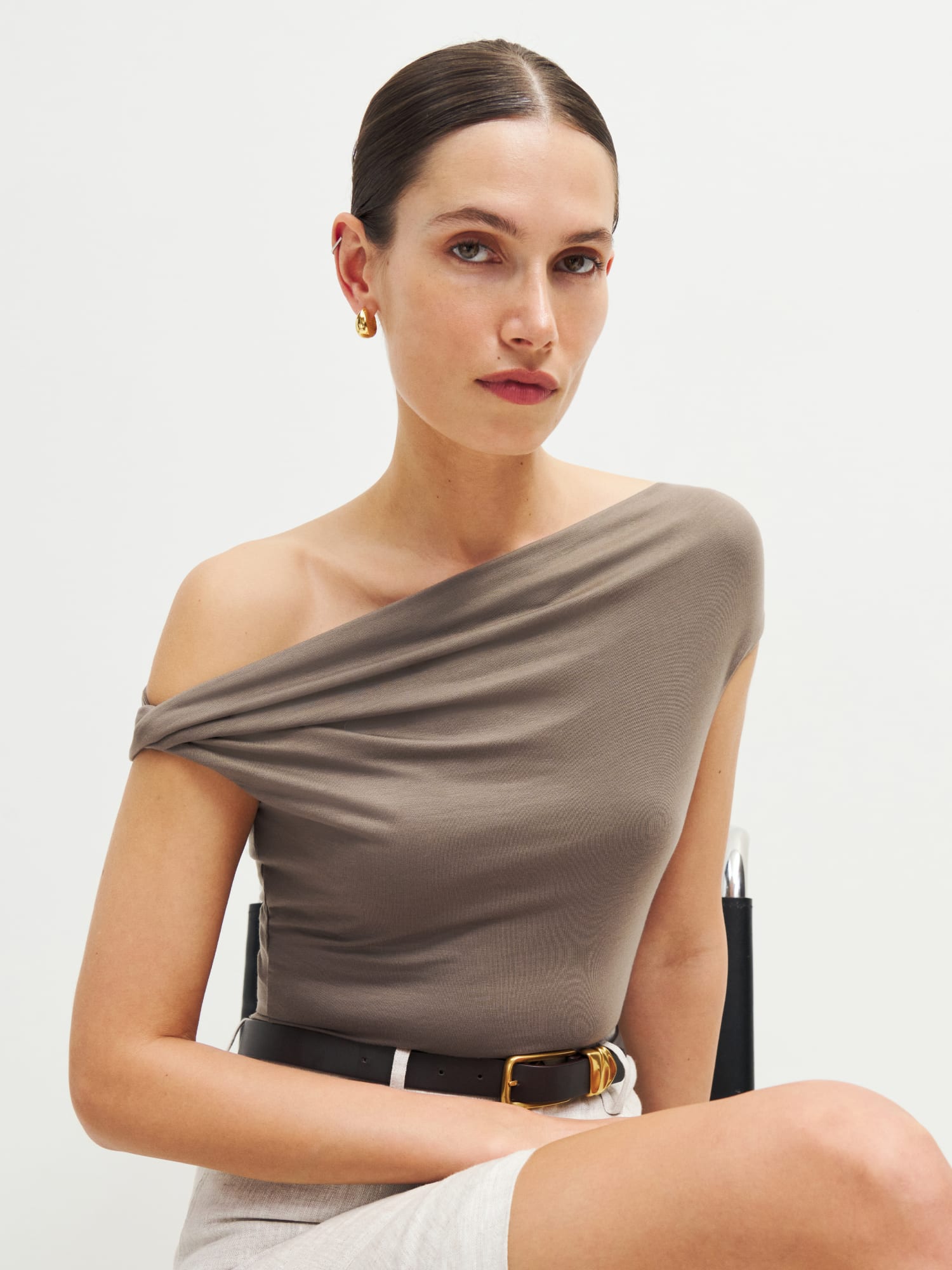 Reformation one store shoulder top