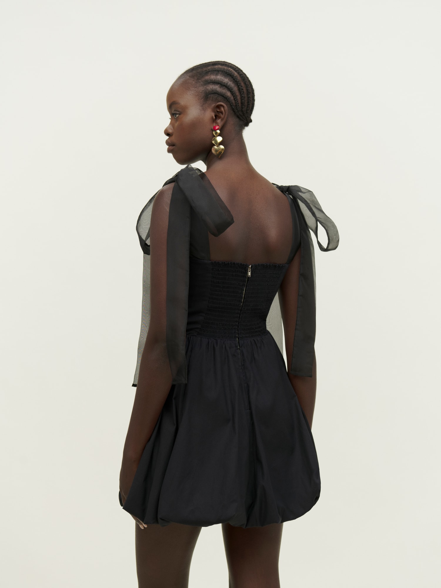 short black dress sleeveless