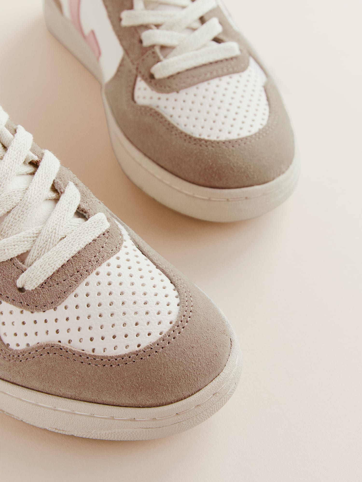 Veja leather extra discount white