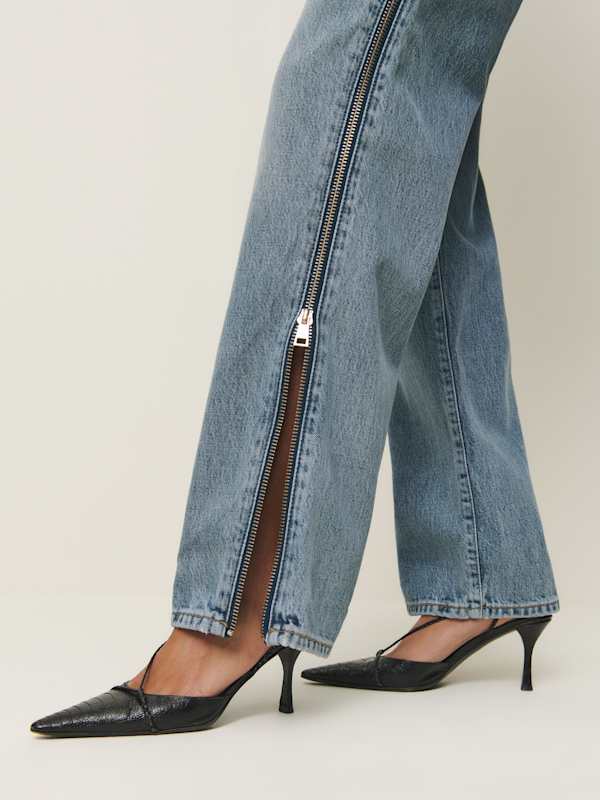 
                    Val 90s Mid Rise Straight Jeans
                