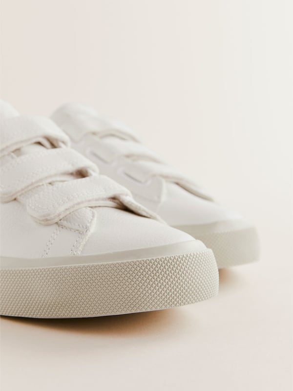 Veja Recife Leather Sneaker