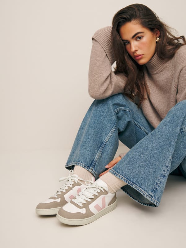 
                    Veja V-10 Leather Sneaker
                