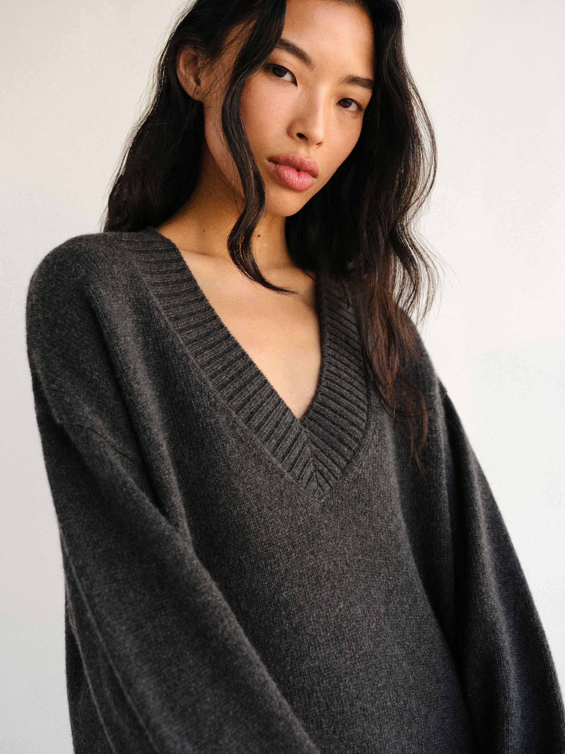Jadey Cashmere Oversized V-Neck Sweater - thumbnail 6