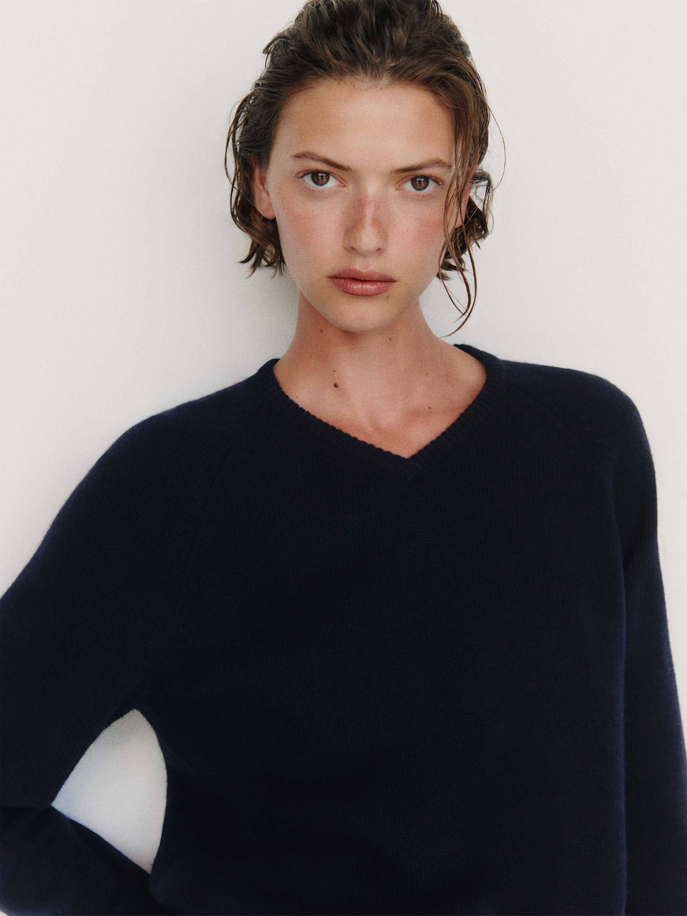 Sydney Regenerative Wool V-Neck Sweater - thumbnail 6