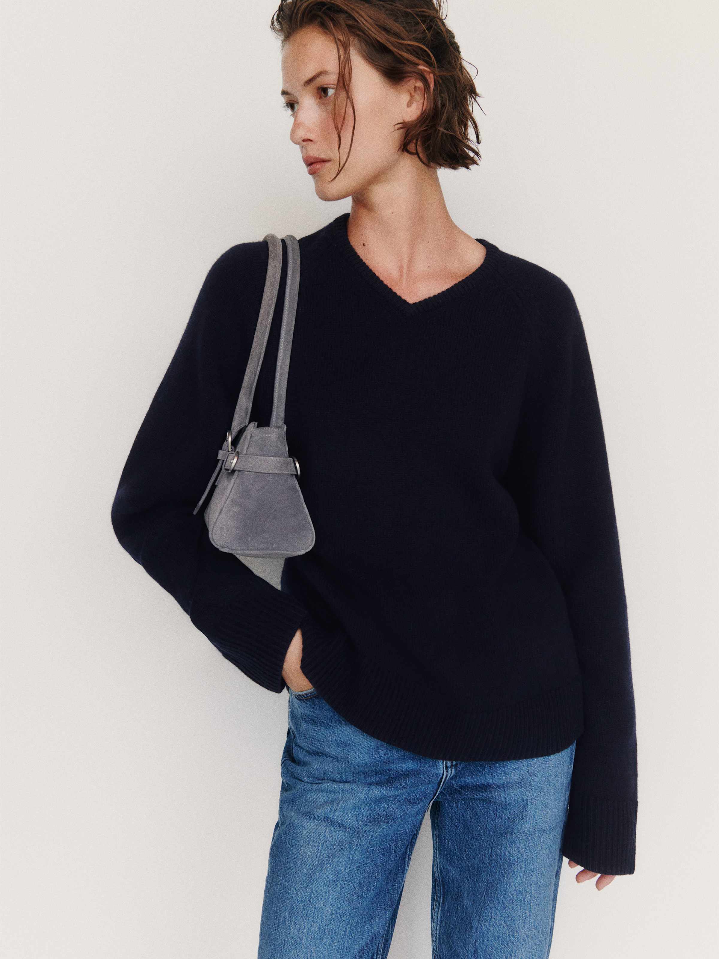 Sydney Regenerative Wool V-Neck Sweater - thumbnail 10