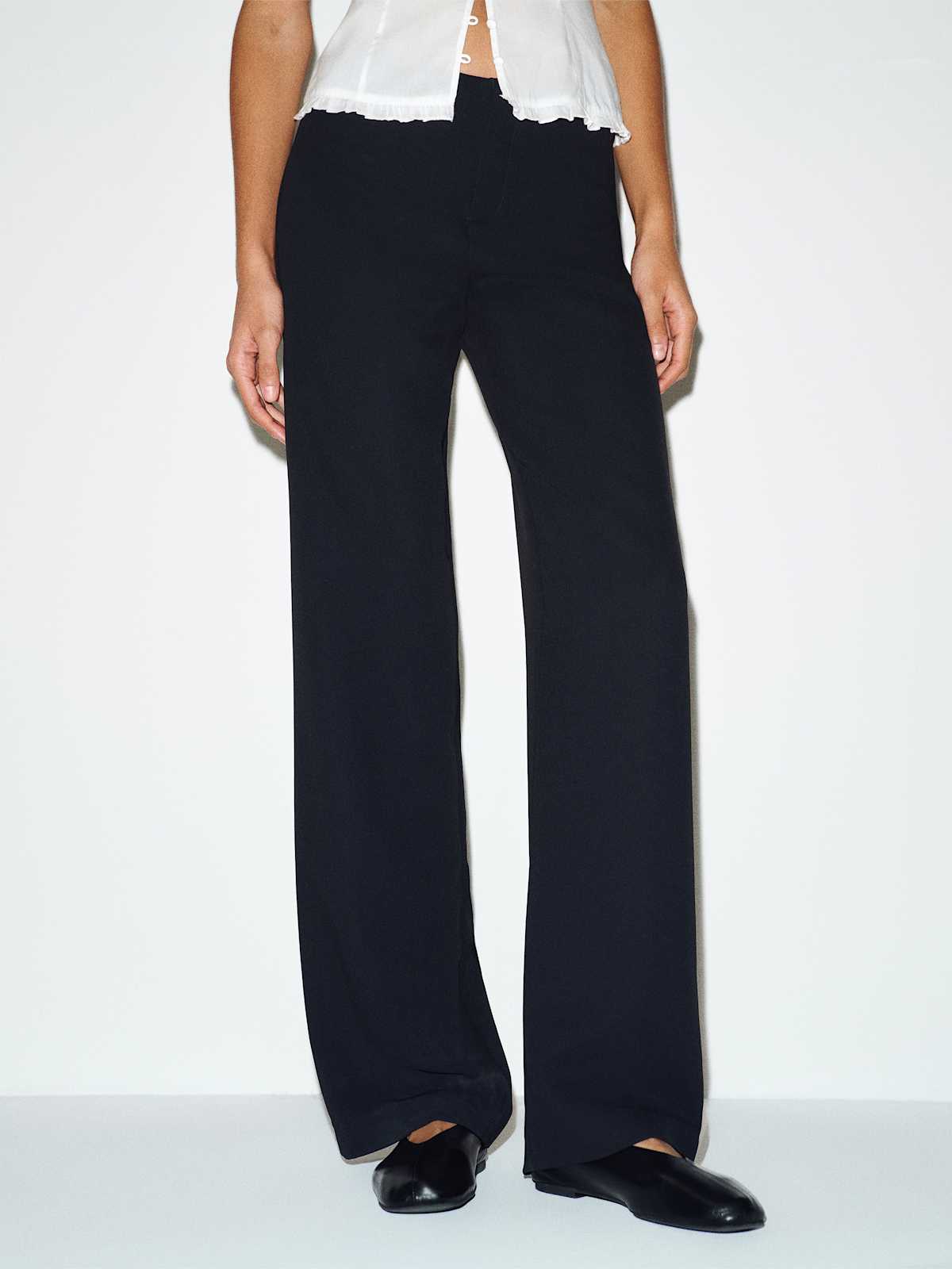 Vida Low Rise Short Pant - thumbnail 3