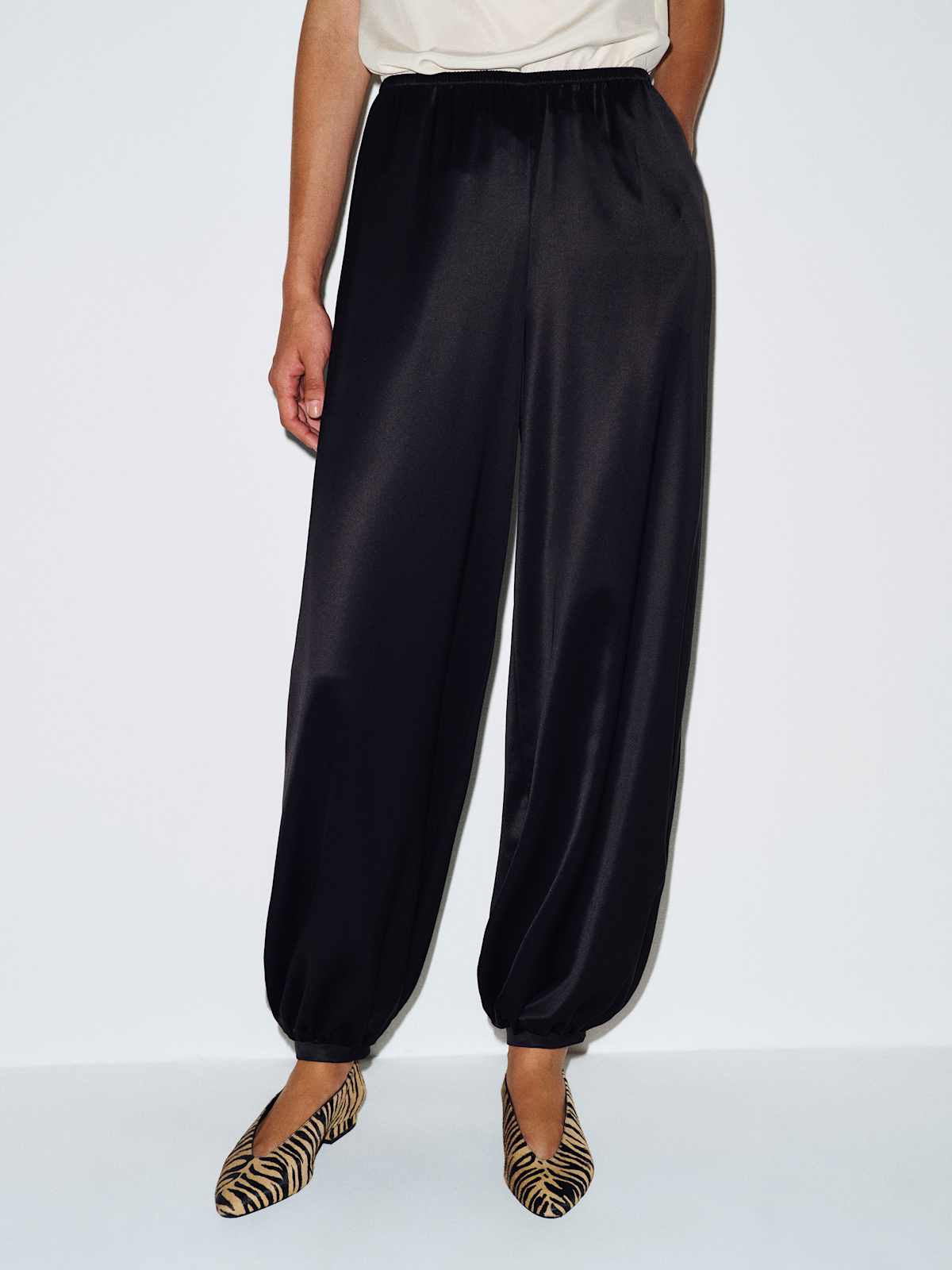 Aven Satin Pant - thumbnail 3