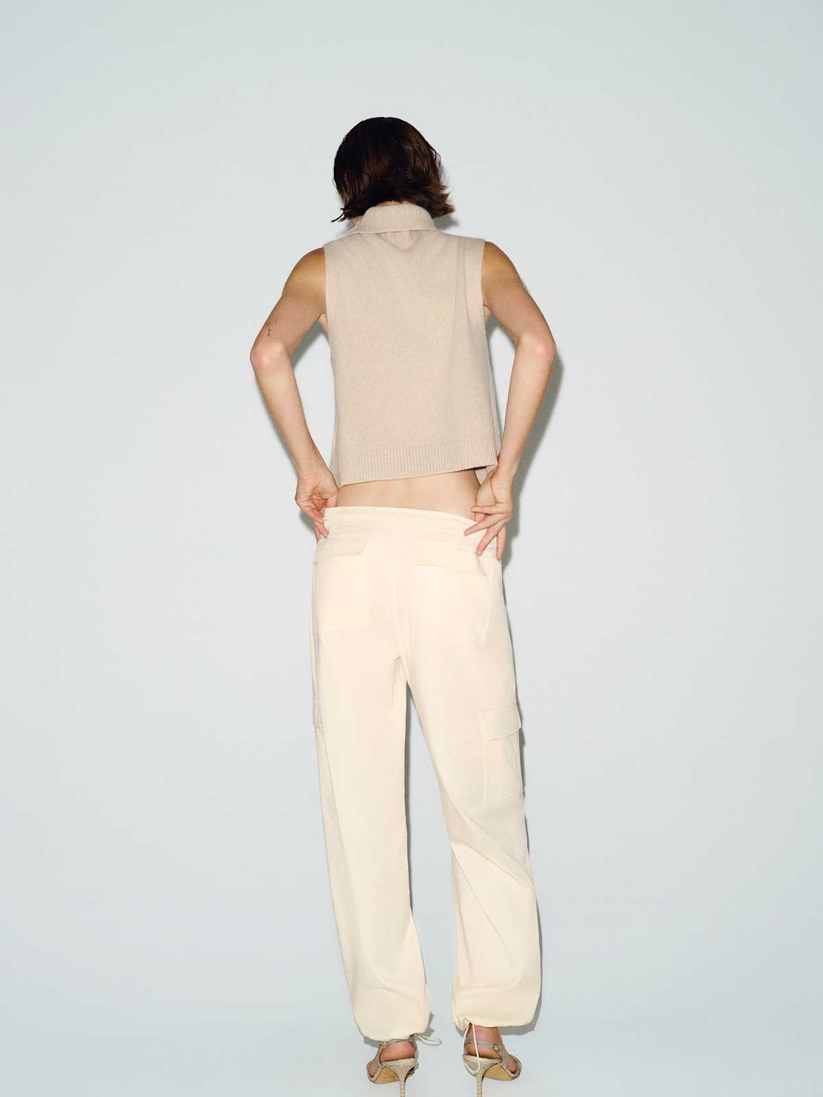 Flora Cashmere Sleeveless Turtleneck - thumbnail 5