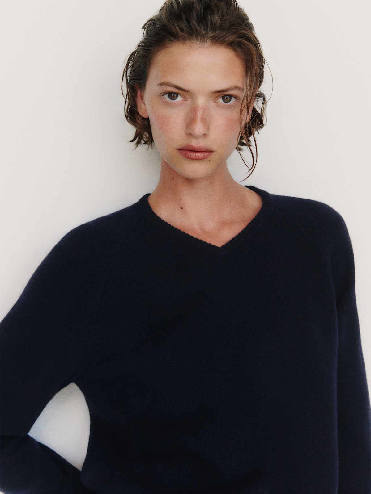 Sydney Regenerative Wool V-Neck Sweater - thumbnail 5