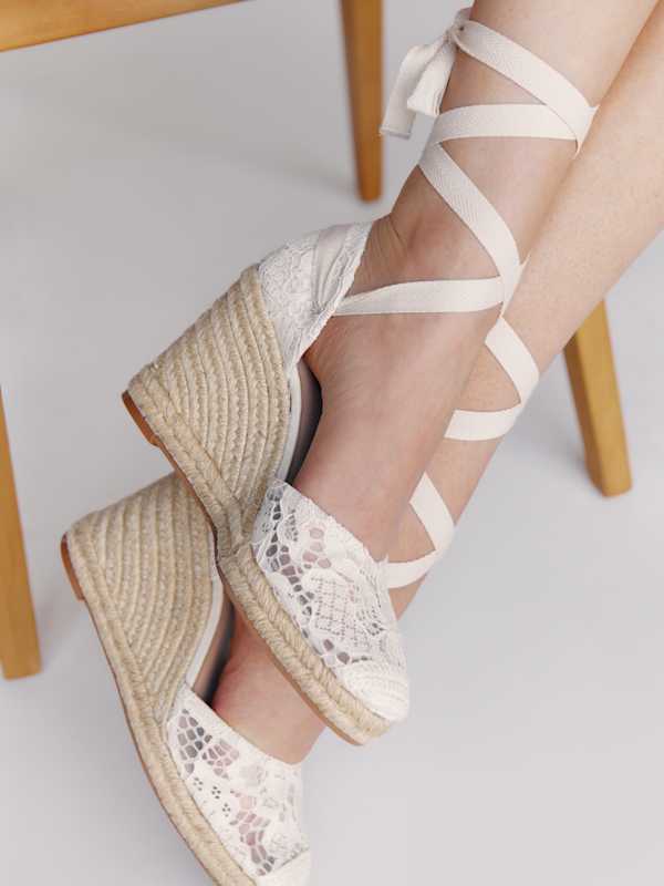 Espadrilles compens&eacute;es &agrave; lacets Camilla - Dentelle blanche