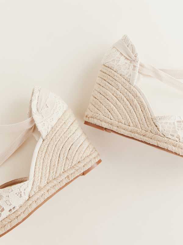 Espadrilles compens&eacute;es &agrave; lacets Camilla - Dentelle blanche