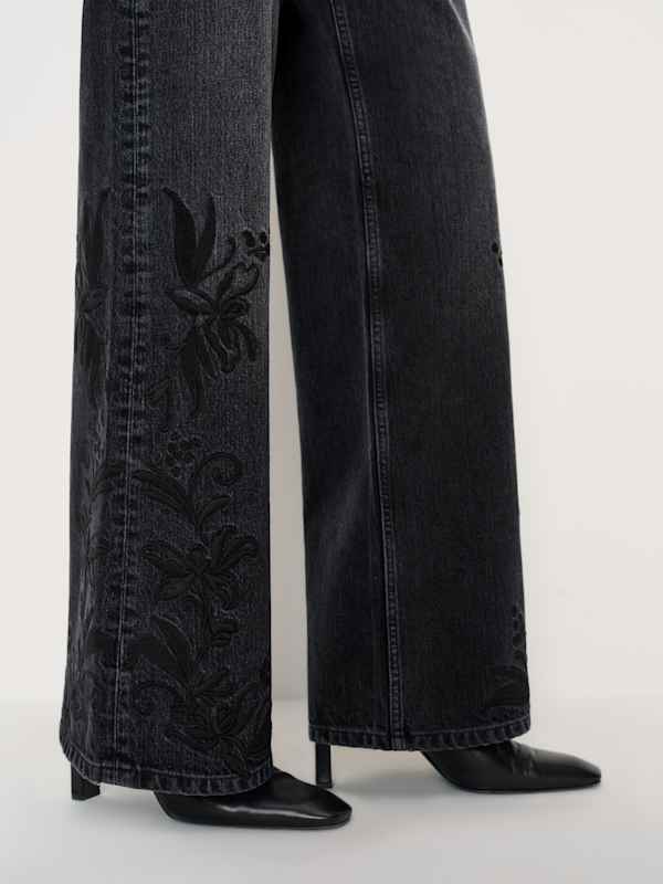 Cary Low Rise Slouchy Wide Leg Jeans - Faro Embroidery
