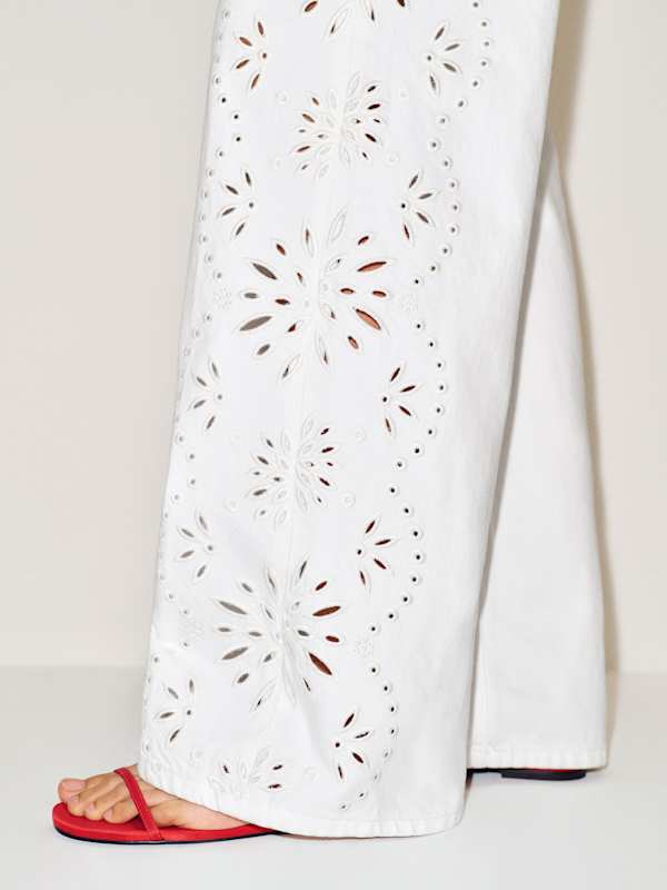 Cary Low Rise Slouchy Wide Leg Jeans - Optic White Eyelet