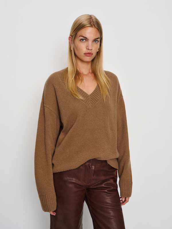 Jadey Cashmere Oversized V-neck Sweater - Camel