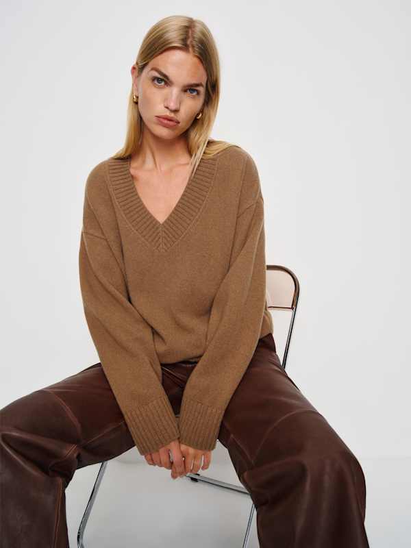 Jadey Cashmere Oversized V-neck Sweater - Camel