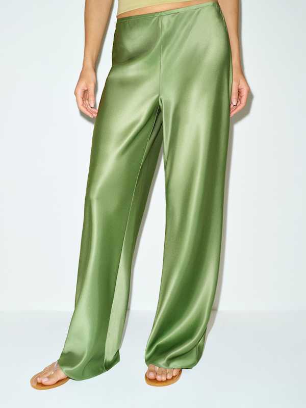 Gale Satin Mid Rise Bias Short Pant - Jade Green