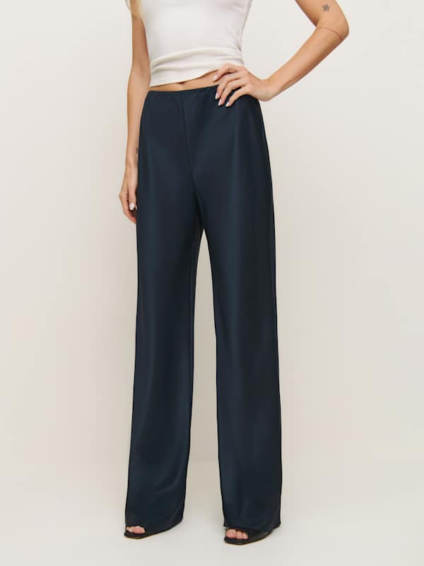 Gale Satin Mid Rise Bias Short Pant - Midnight