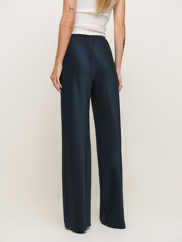 Gale Satin Mid Rise Bias Short Pant - Midnight