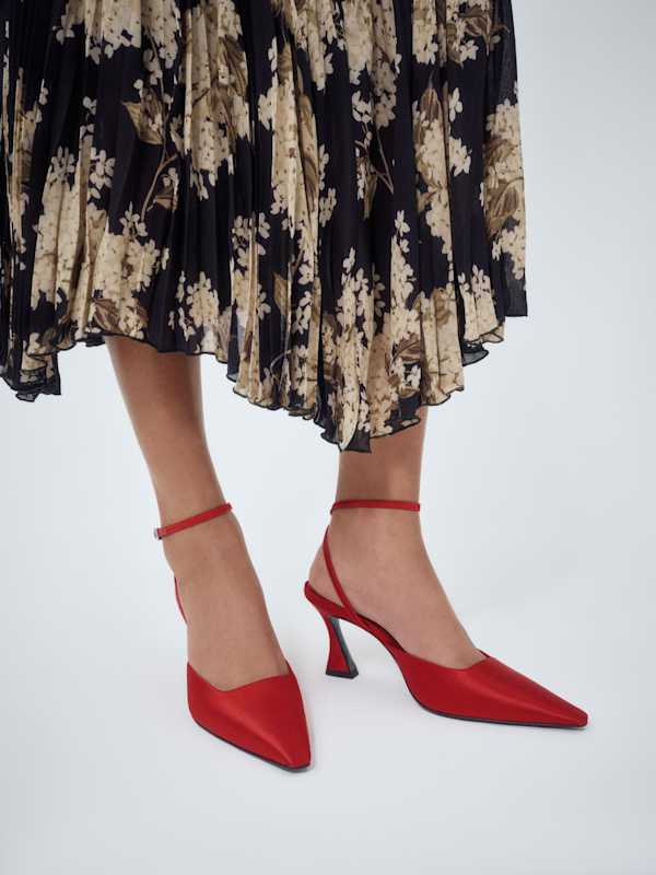 Natasha Pump - Red Textile
