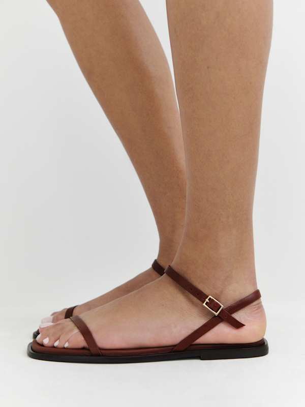 Lake Flat Sandal - Walnut Leather