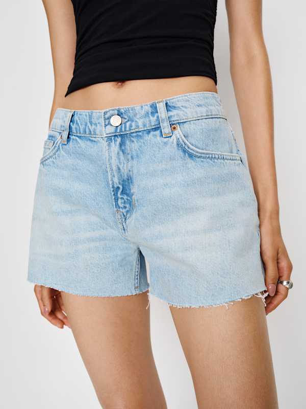 Sutton Low Rise 2.5&rdquo; Slouchy Jean Shorts - Martini Embroidery