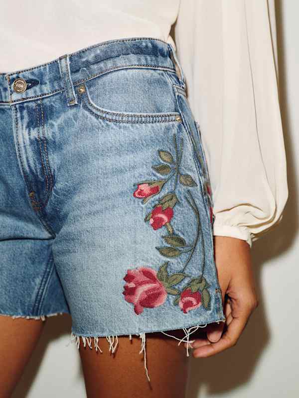 Sutton Low Rise 2.5&rdquo; Slouchy Jean Shorts - Reef Rose Embroidery