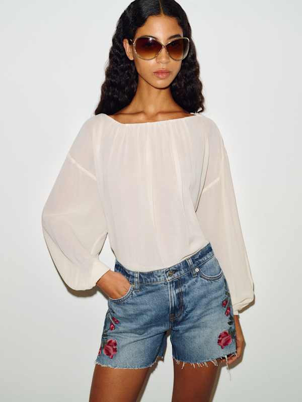 Sutton Low Rise 2.5&rdquo; Slouchy Jean Shorts - Reef Rose Embroidery