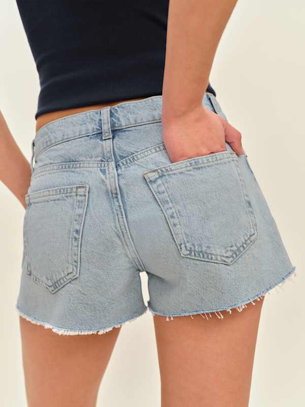 Sutton Low Rise 2.5&rdquo; Slouchy Jean Shorts - Yarra