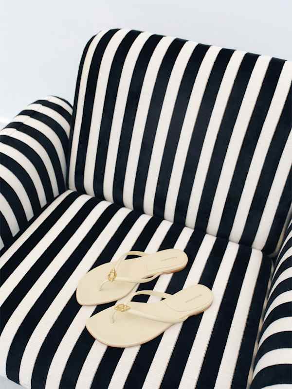 Onyx Thong Sandal - Cream Puff Conch