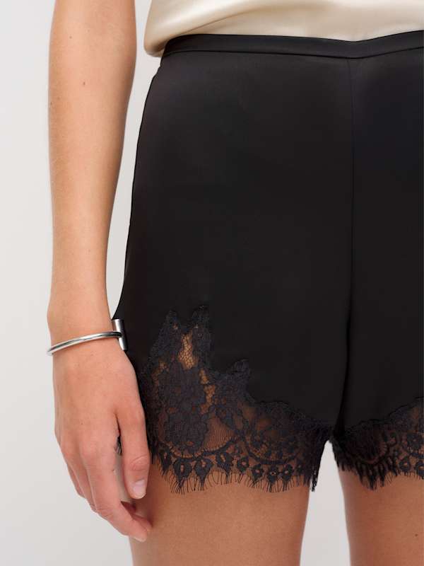 Fern Satin Short - Black