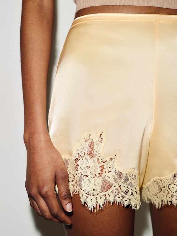 Fern Satin Short - Parmesan