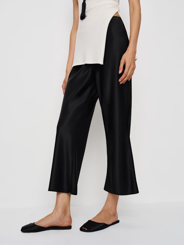 Gale Satin Mid Rise Capri Pant - Black